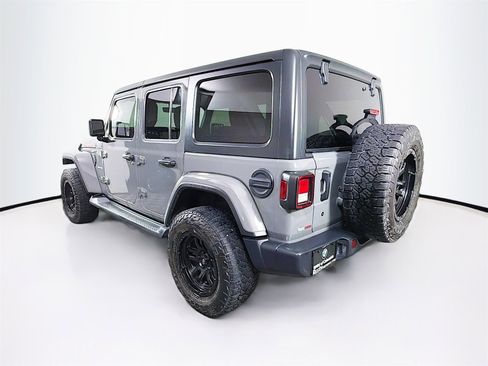 Used 2018 Jeep Wrangler Unlimited Sahara image 5