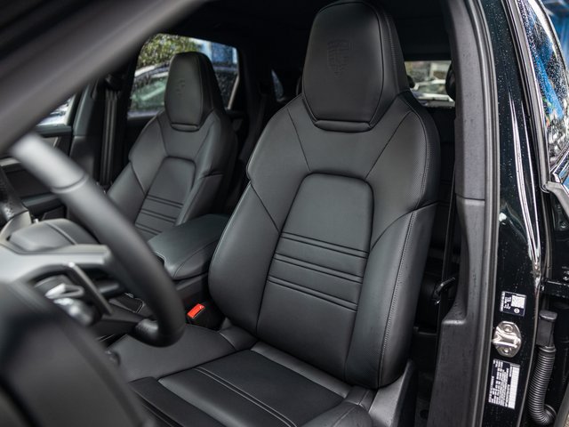 Used 2026 Porsche Cayenne E-Hybrid AWD/4WD image 5