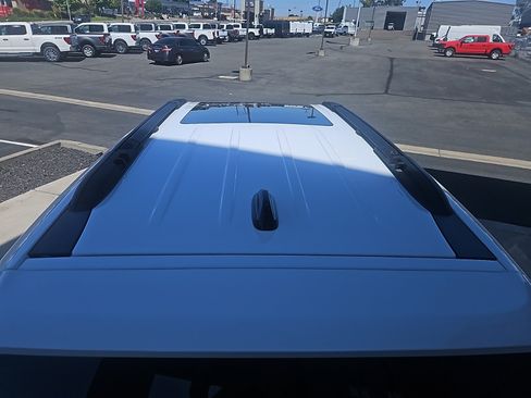 Used 2025 Chrysler Pacifica Limited FWD image 7