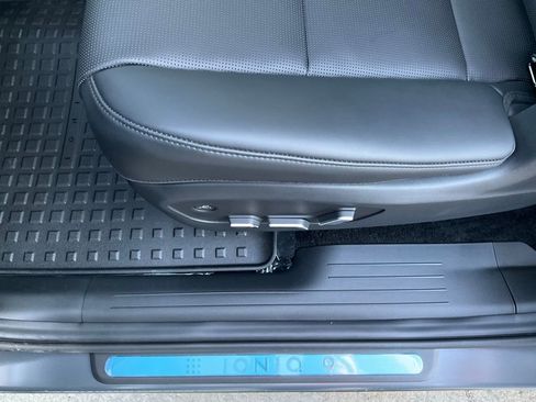 Used 2026 Hyundai Ioniq 9 Limited image 28