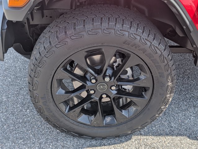 Used 2025 Jeep Gladiator Sport AWD/4WD image 13