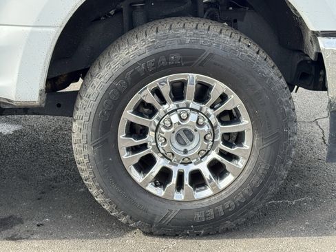 Used 2022 Ford F250 XLT w/ XLT Premium Package image 18