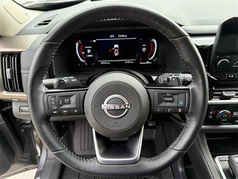 Used 2024 Nissan Pathfinder Platinum image 14