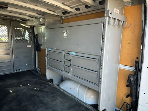 Used 2019 Nissan NV 2500 SV image 8