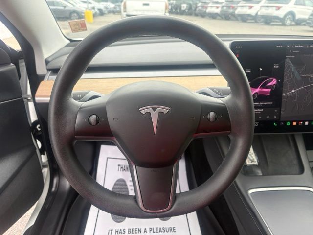 Used 2021 Tesla Model 3 Standard Range Plus RWD image 3
