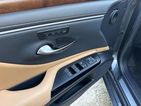 Used 2025 Lexus ES 300h w/ Premium Package image 19