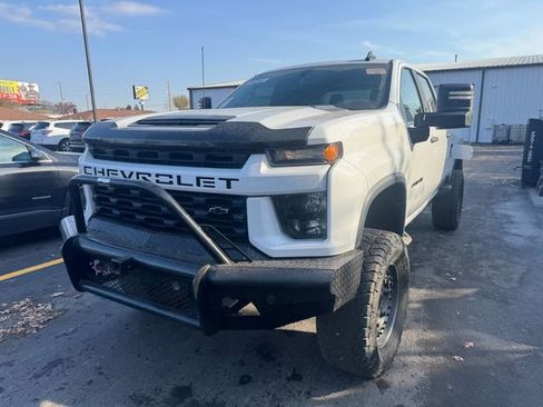 Used 2020 Chevrolet Silverado 2500 Custom w/ Custom Value Package image 3