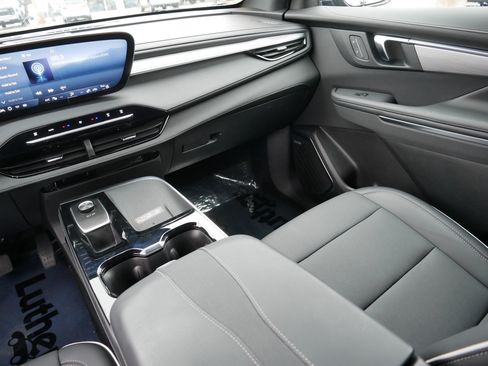 Used 2025 Buick Enclave Preferred image 11