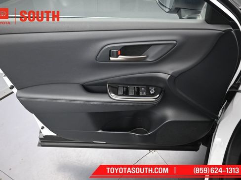 Used 2024 Toyota Crown AWD/4WD image 26