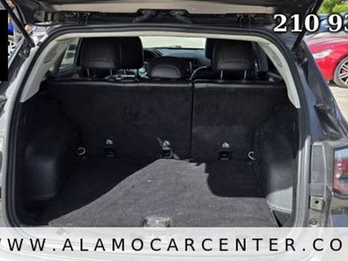 Used 2019 Jeep Compass Latitude FWD image 24