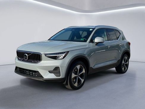 New 2025 Volvo XC40 B5 Core w/ Protection Package Premier image 7