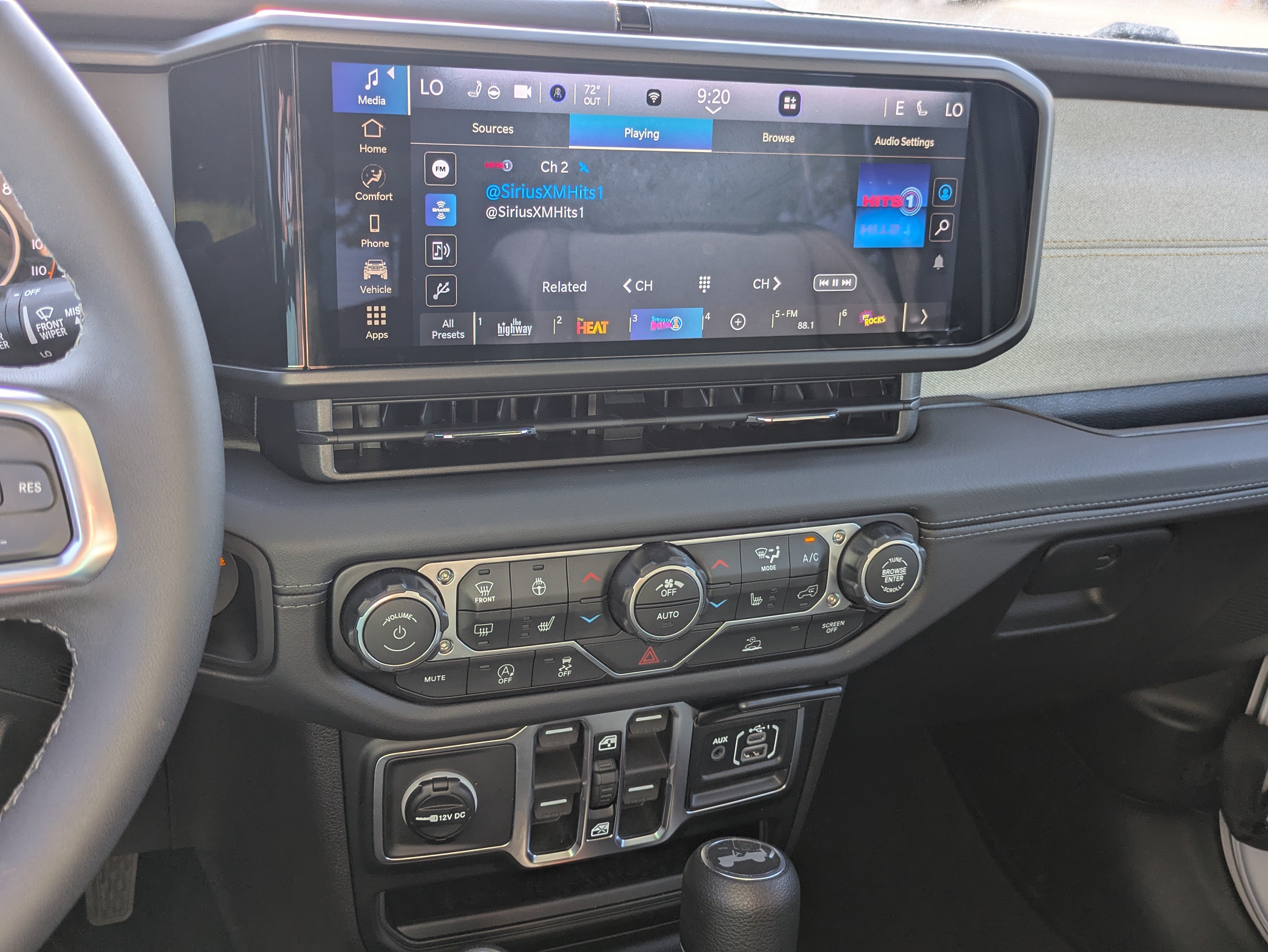 Used 2026 Jeep Wrangler Unlimited Sahara AWD/4WD image 9