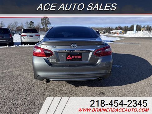 Used 2017 Nissan Altima 2.5 SR w/ LED Appearance Package image 8
