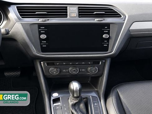 Used 2021 Volkswagen Tiguan SE FWD image 11