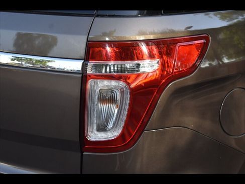 Used 2015 Ford Explorer XLT w/ Equipment Group 202A FWD image 50