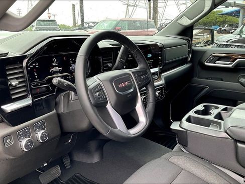 Used 2025 GMC Sierra 1500 Elevation w/ X31 Off-Road Package AWD/4WD image 17