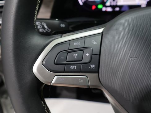Used 2025 Volkswagen Atlas SEL AWD/4WD image 37