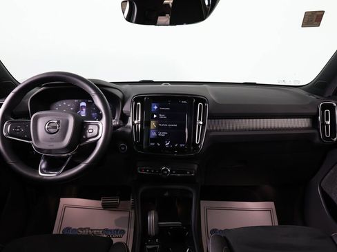 Used 2022 Volvo XC40 T5 R-Design image 28