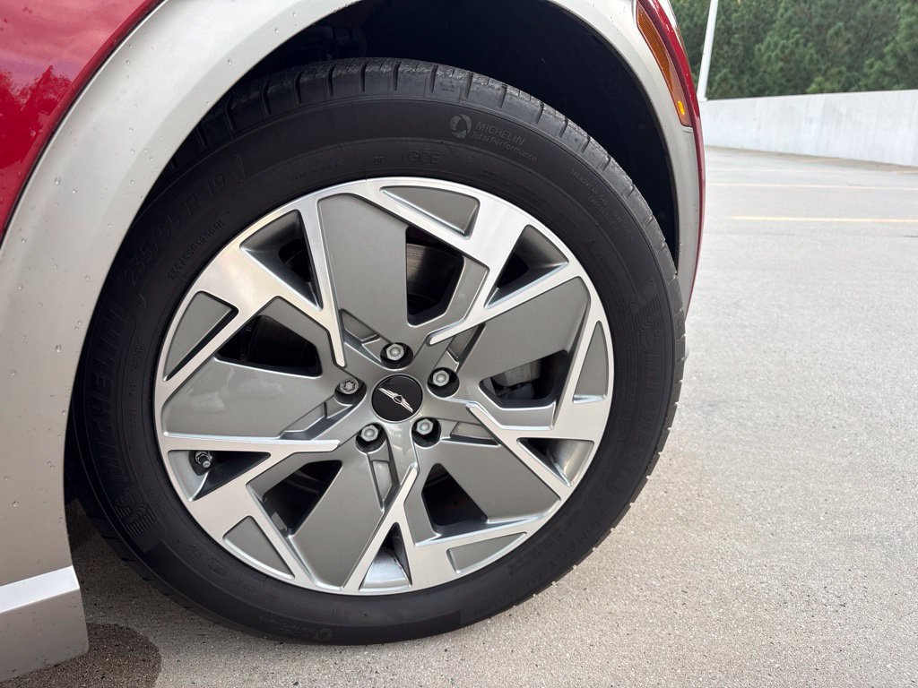 Used 2024 Genesis GV60 RWD image 6