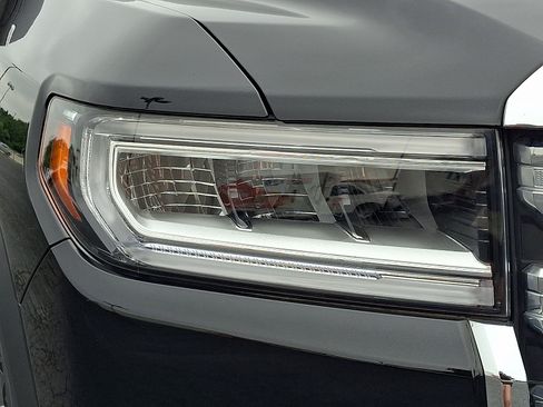 Certified 2023 GMC Acadia SLE FWD image 9