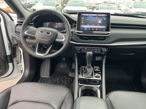 Used 2025 Jeep Compass Limited w/ High Altitude Package image 17