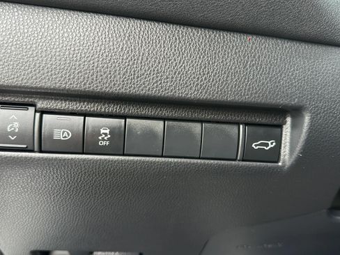 Used 2023 Toyota Venza LE AWD/4WD image 22