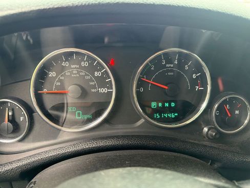 Used 2015 Jeep Wrangler Unlimited Rubicon w/ Connectivity Group AWD/4WD image 17