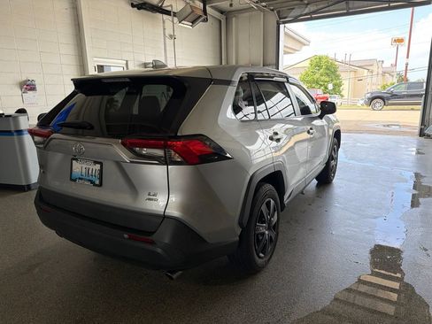 Used 2022 Toyota RAV4 LE AWD/4WD image 3