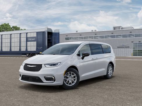New 2026 Chrysler Pacifica Select image 1