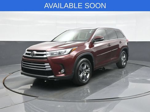 Used 2017 Toyota Highlander Limited Platinum AWD/4WD image 3
