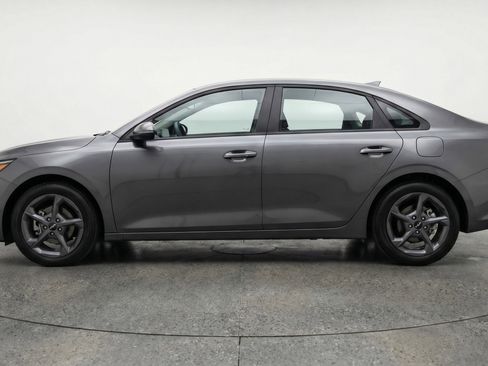 Used 2025 Kia K4 LXS image 5