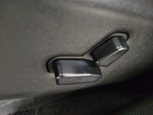 Used 2018 Jeep Grand Cherokee Altitude AWD/4WD image 20