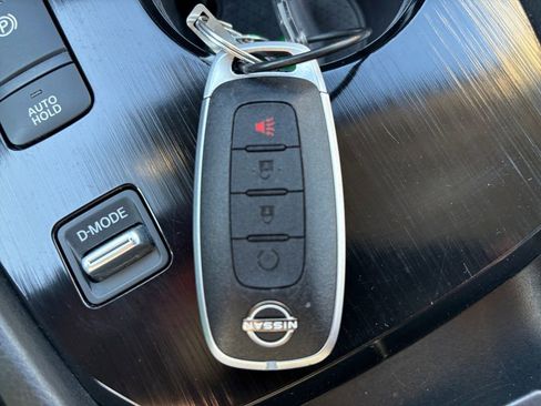 Used 2023 Nissan Rogue SV image 30