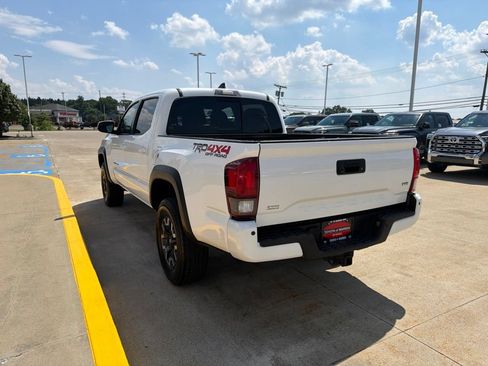 Used 2019 Toyota Tacoma TRD Off-Road w/ Technology Package AWD/4WD image 6
