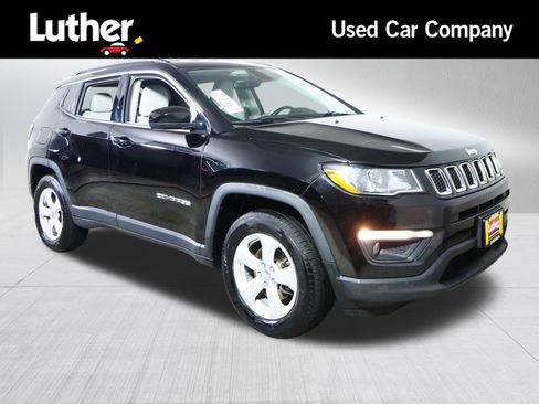 Used 2017 Jeep Compass Latitude w/ Cold Weather Group AWD/4WD image 1