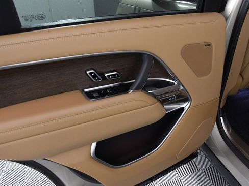 Used 2023 Land Rover Range Rover Long Wheelbase SE image 25