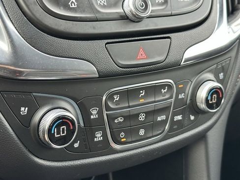 Used 2021 Chevrolet Equinox Premier image 17