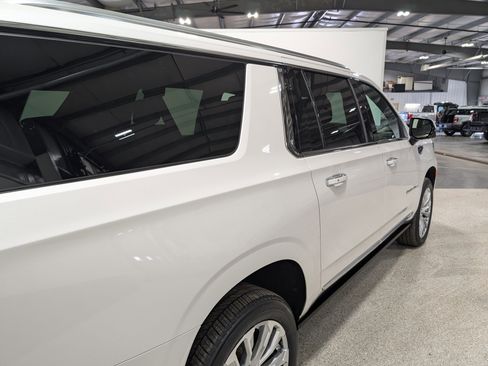 Used 2024 GMC Yukon XL Denali image 3