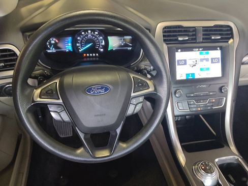 Used 2019 Ford Fusion SE FWD image 22