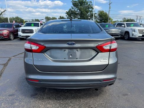 Used 2014 Ford Fusion SE FWD image 4