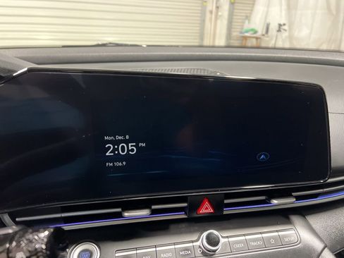 Used 2025 Hyundai Elantra SEL image 26