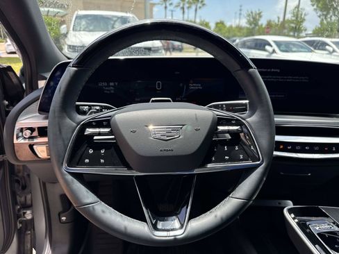 Used 2025 Cadillac Lyriq Luxury w/ LPO, Floor Liner Package AWD/4WD image 15