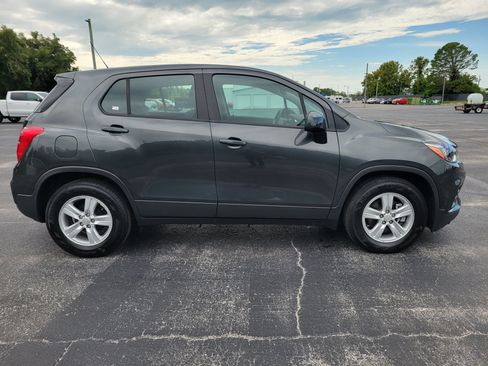 Used 2019 Chevrolet Trax LS FWD image 4