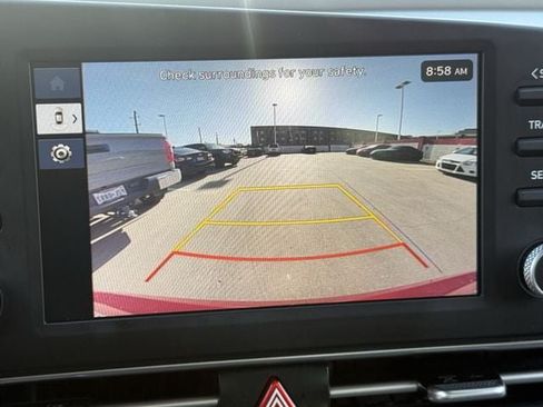Used 2025 Hyundai Elantra SE FWD image 11