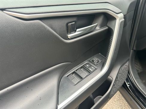 Used 2025 Toyota RAV4 XLE FWD image 27