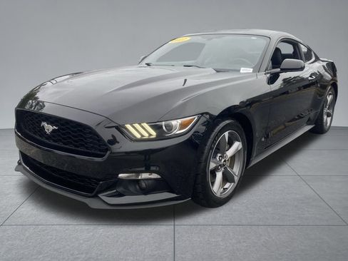 Used 2017 Ford Mustang Coupe image 2