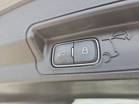 Used 2023 Ford Explorer XLT w/ Equipment Group 202A image 14