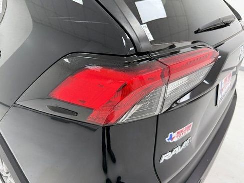 Used 2022 Toyota RAV4 XLE Premium image 36