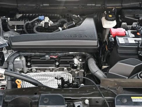 Used 2020 Nissan Rogue SV w/ Premium Package FWD image 17