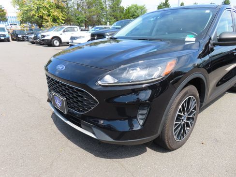 Used 2022 Ford Escape SE w/ Convenience Package FWD image 9
